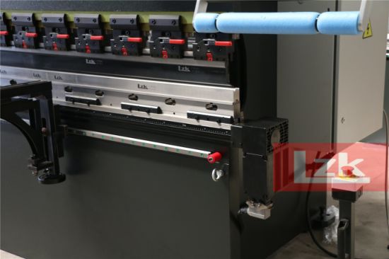 Maszyna do gięcia / falcowania blachy stalowej ocynkowanej CNC o wymiarach 5 mm x 3000 mm